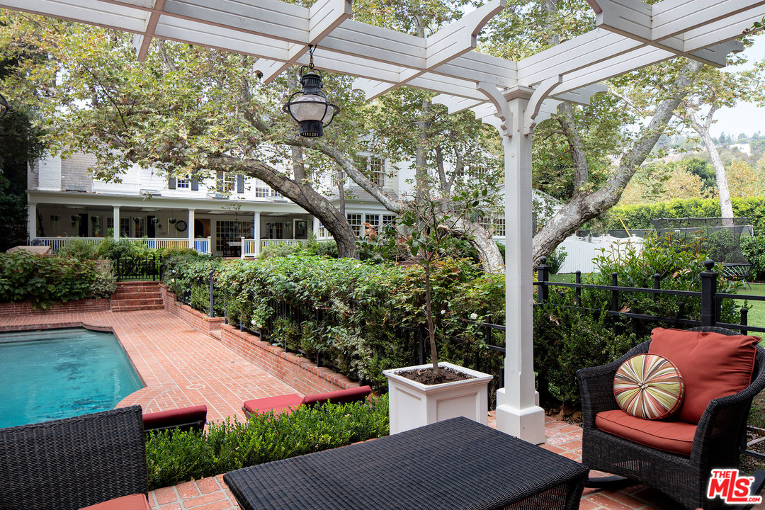 2280 Mandeville Canyon Road Los Angeles, CA 90049 - Photo 5 of 33