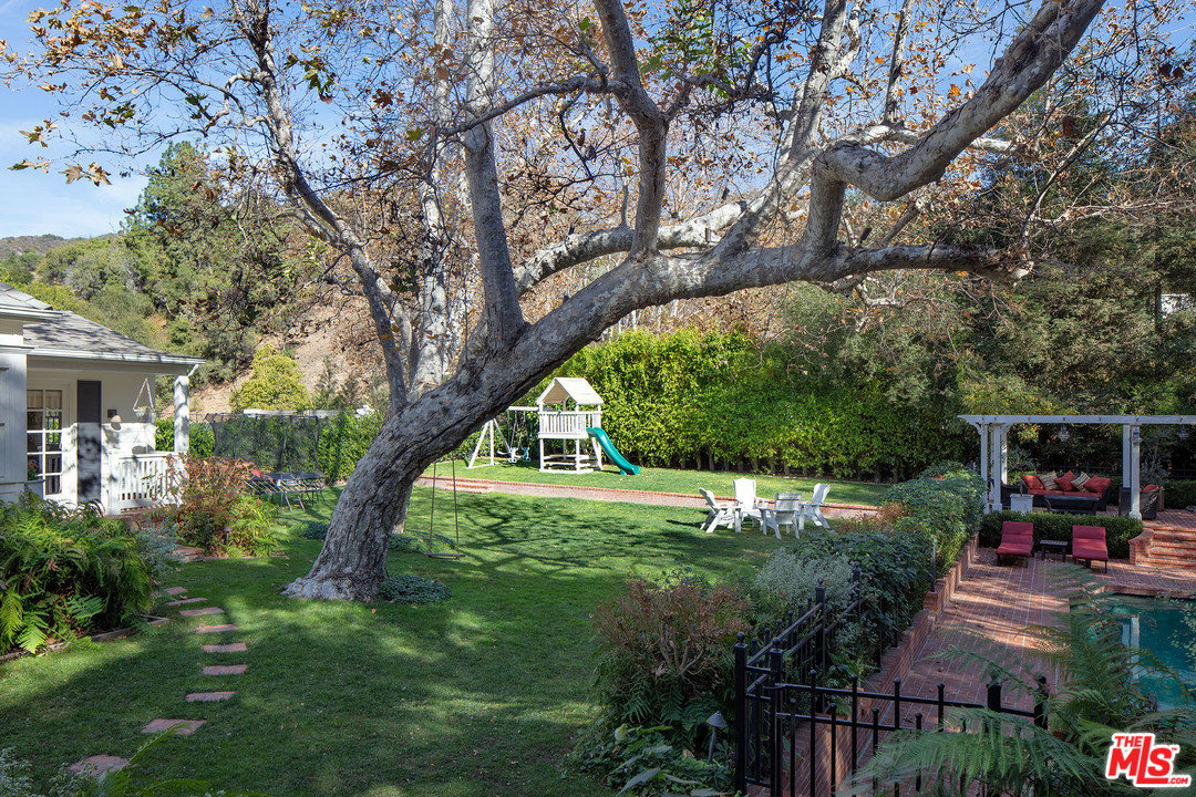 2280 Mandeville Canyon Road Los Angeles, CA 90049 - Photo 6 of 33