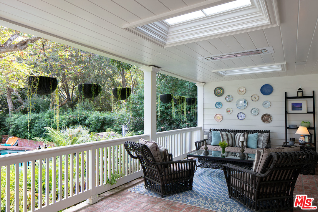 2280 Mandeville Canyon Road Los Angeles, CA 90049 - Photo 7 of 33