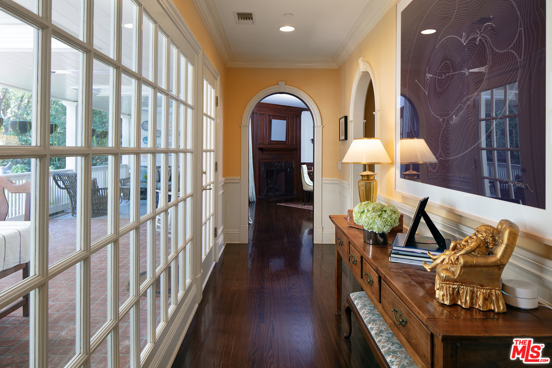 2280 Mandeville Canyon Road Los Angeles, CA 90049 - Photo 8 of 33