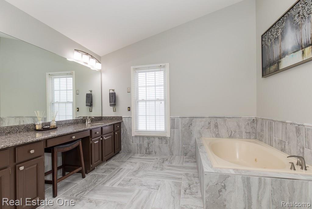 2392 Pleasant View Drive Rochester Hills, MI 48306 - Photo 20 of 39