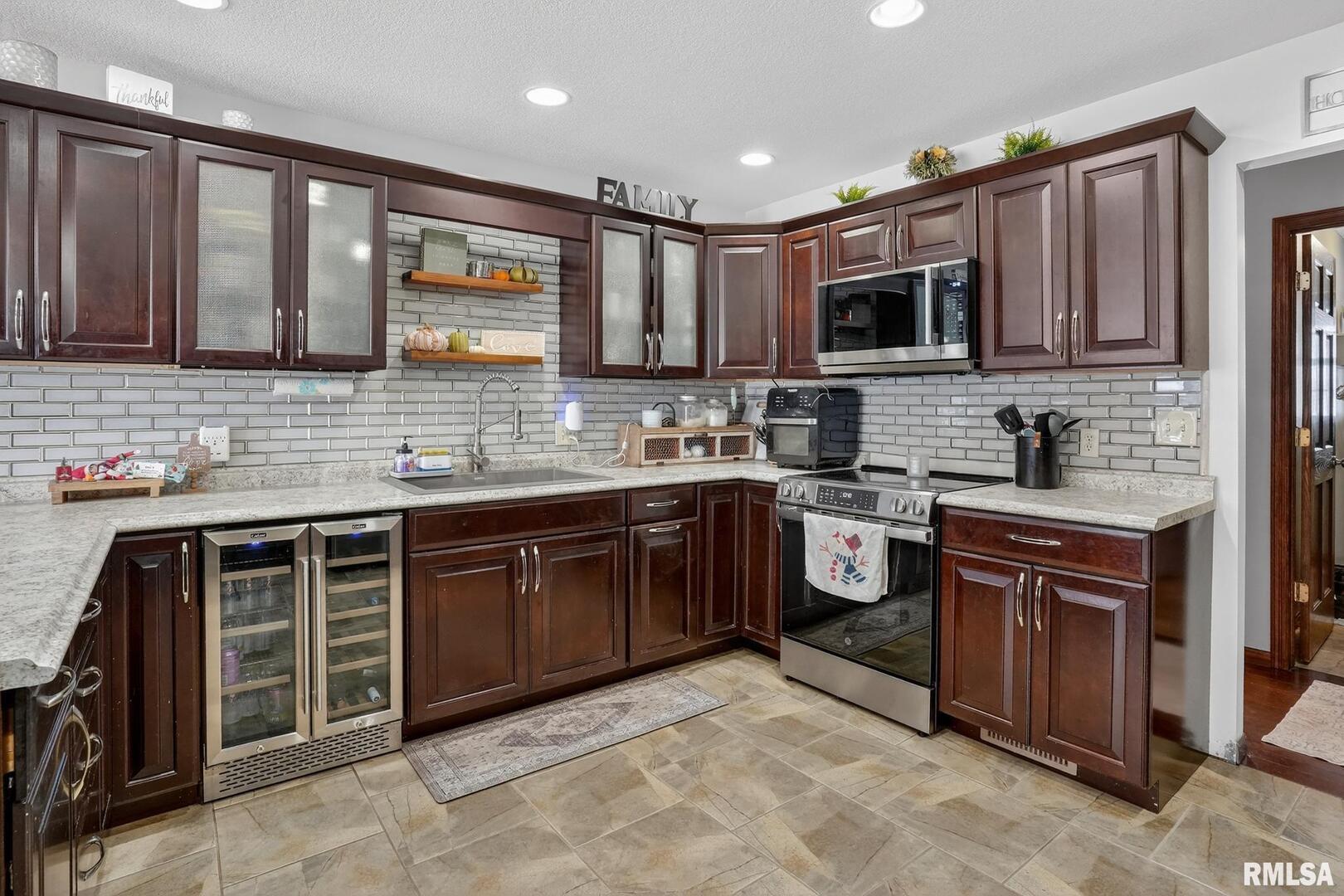 5759 Riverview Road Thomson, IL 61285 - Photo 18 of 49