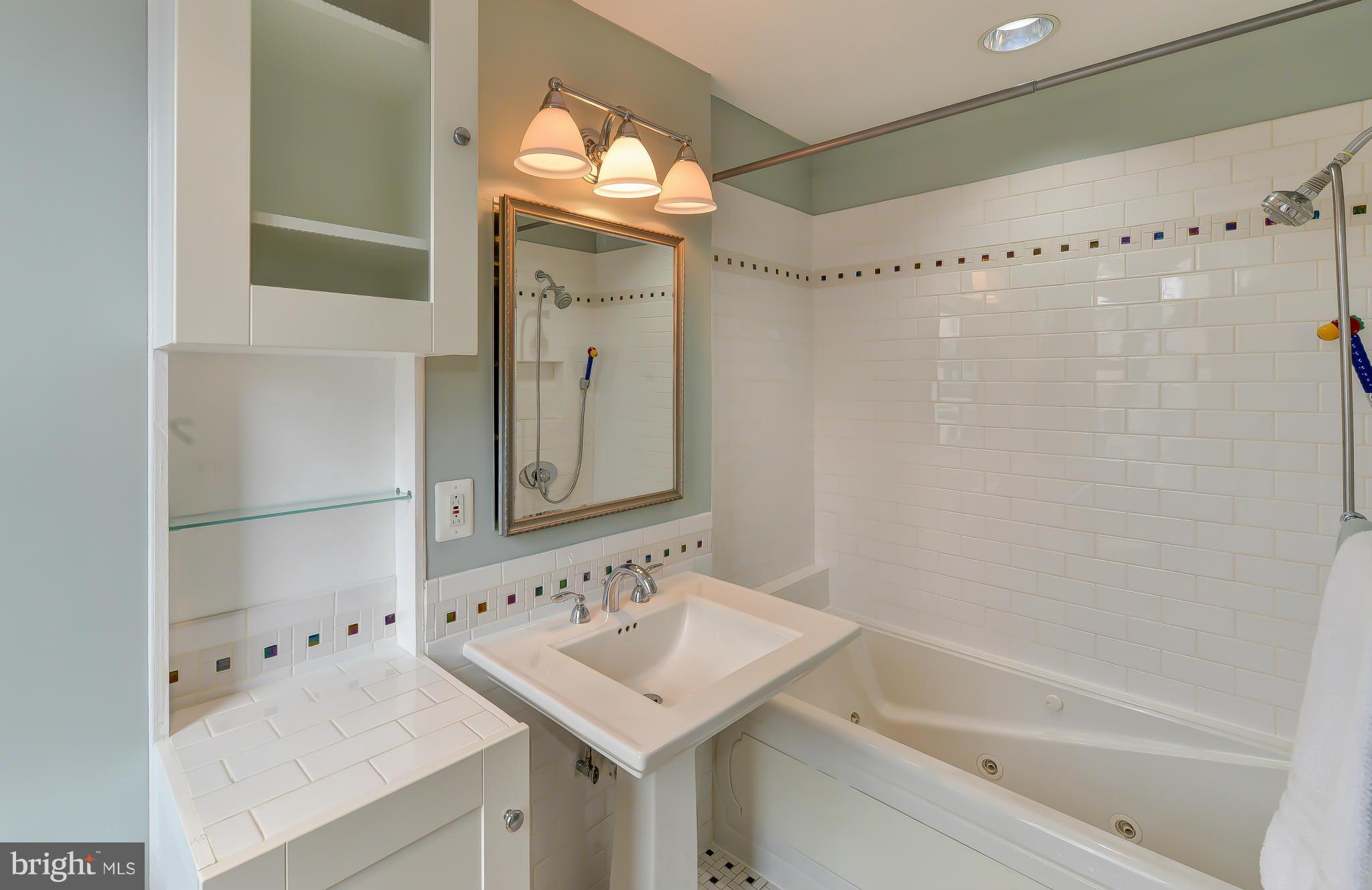 629 8th Street Northeast Washington, DC 20002 - Photo 16 of 30 Master Bath with jetted tub, second floor