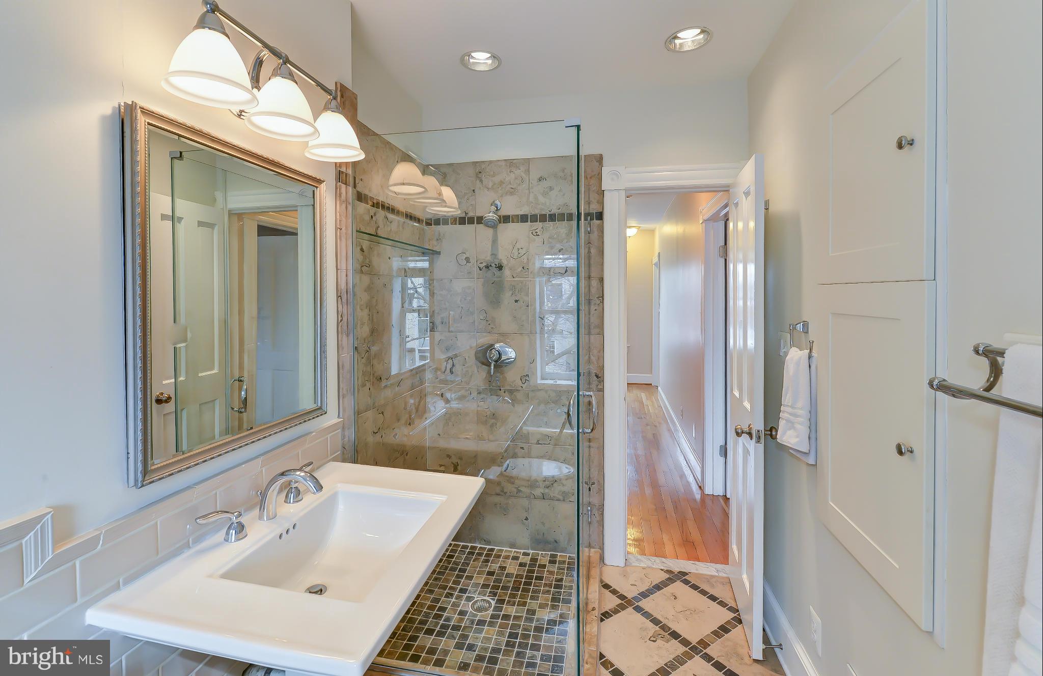 629 8th Street Northeast Washington, DC 20002 - Photo 21 of 30 Hall bath w/stall shower and jetted tub, 3rd floor