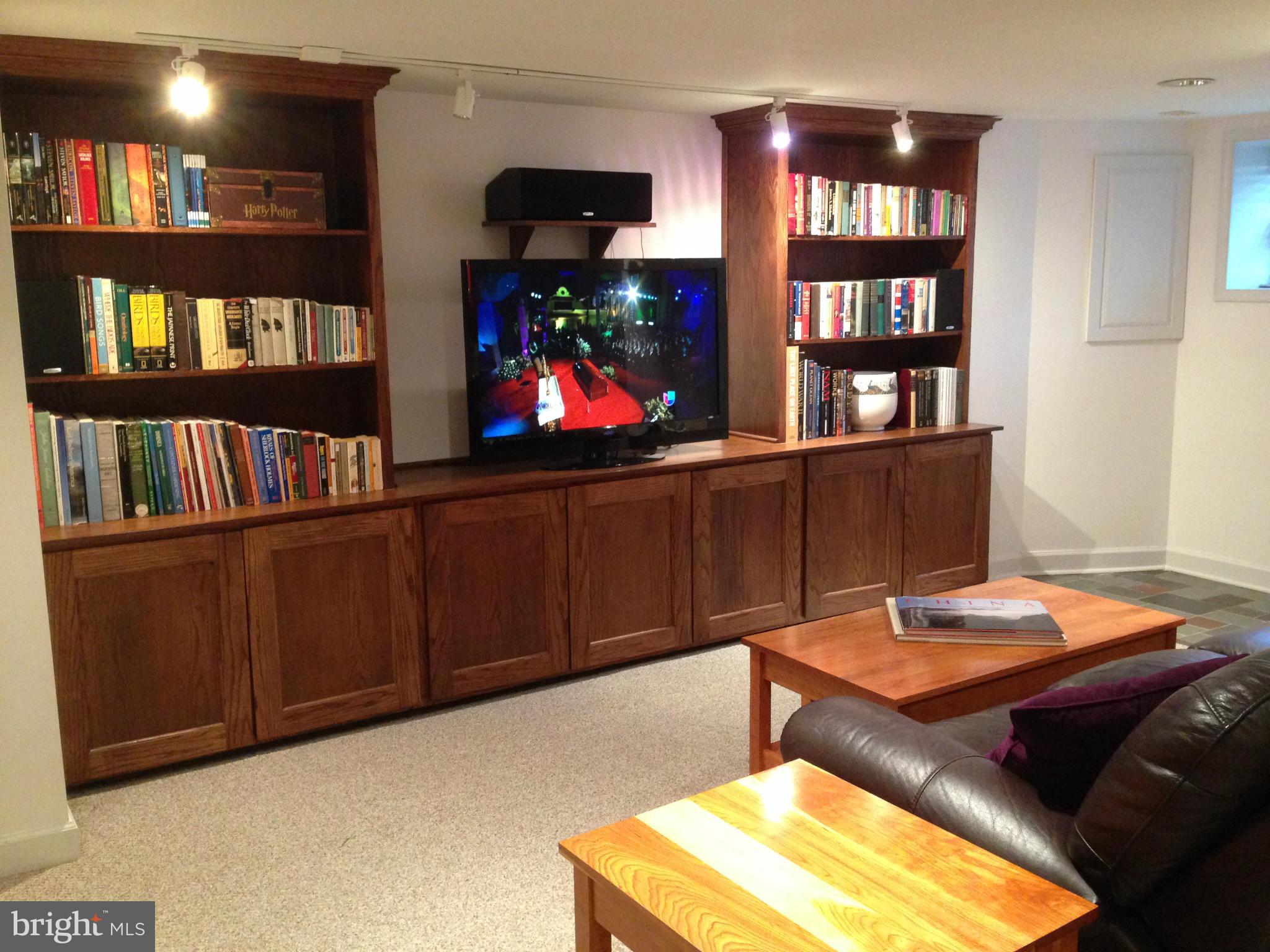 629 8th Street Northeast Washington, DC 20002 - Photo 24 of 30 Family room