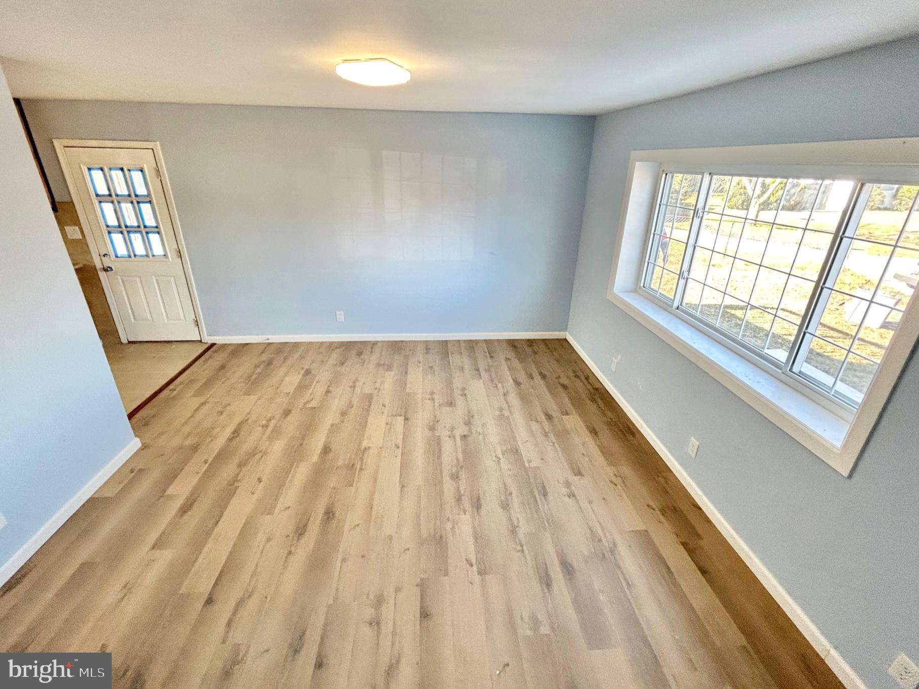 504 Woolman Road Burlington, NJ 08016 - Photo 19 of 62 Living Room