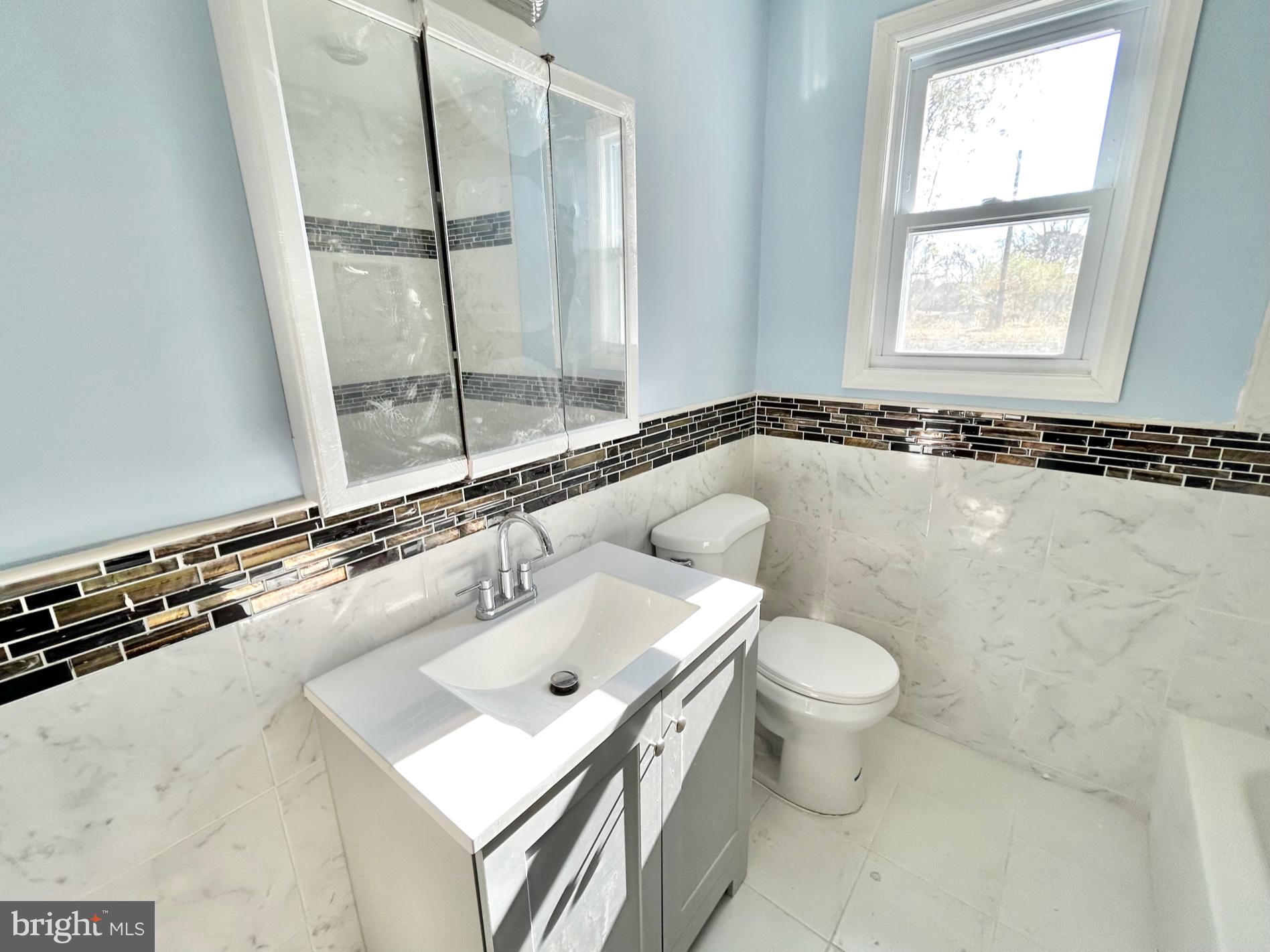 504 Woolman Road Burlington, NJ 08016 - Photo 24 of 62 Main Floor Full Bathroom