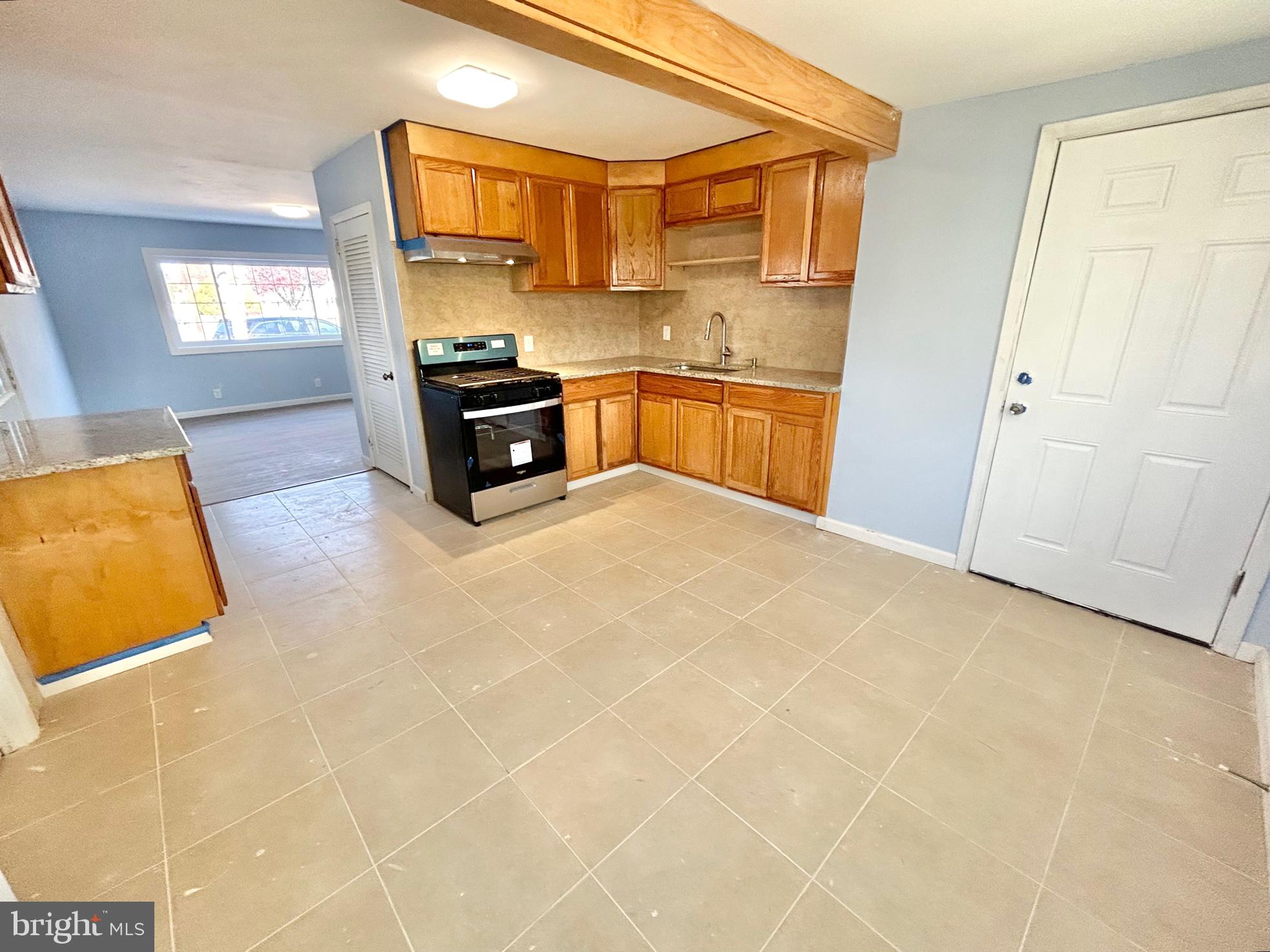 504 Woolman Road Burlington, NJ 08016 - Photo 7 of 62 Kitchen to Living Room