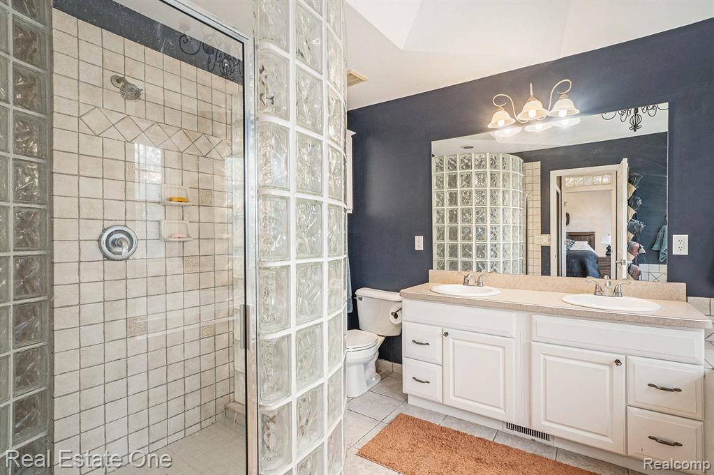 801 State Road Fenton, MI 48430 - Photo 17 of 37