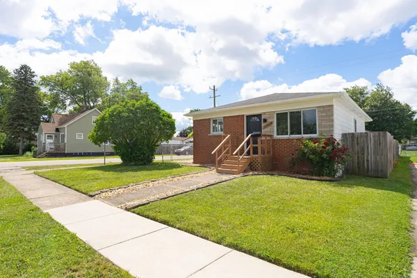 $179,900 | 19894 Vermander Avenue, Clinton Township, MI 48035