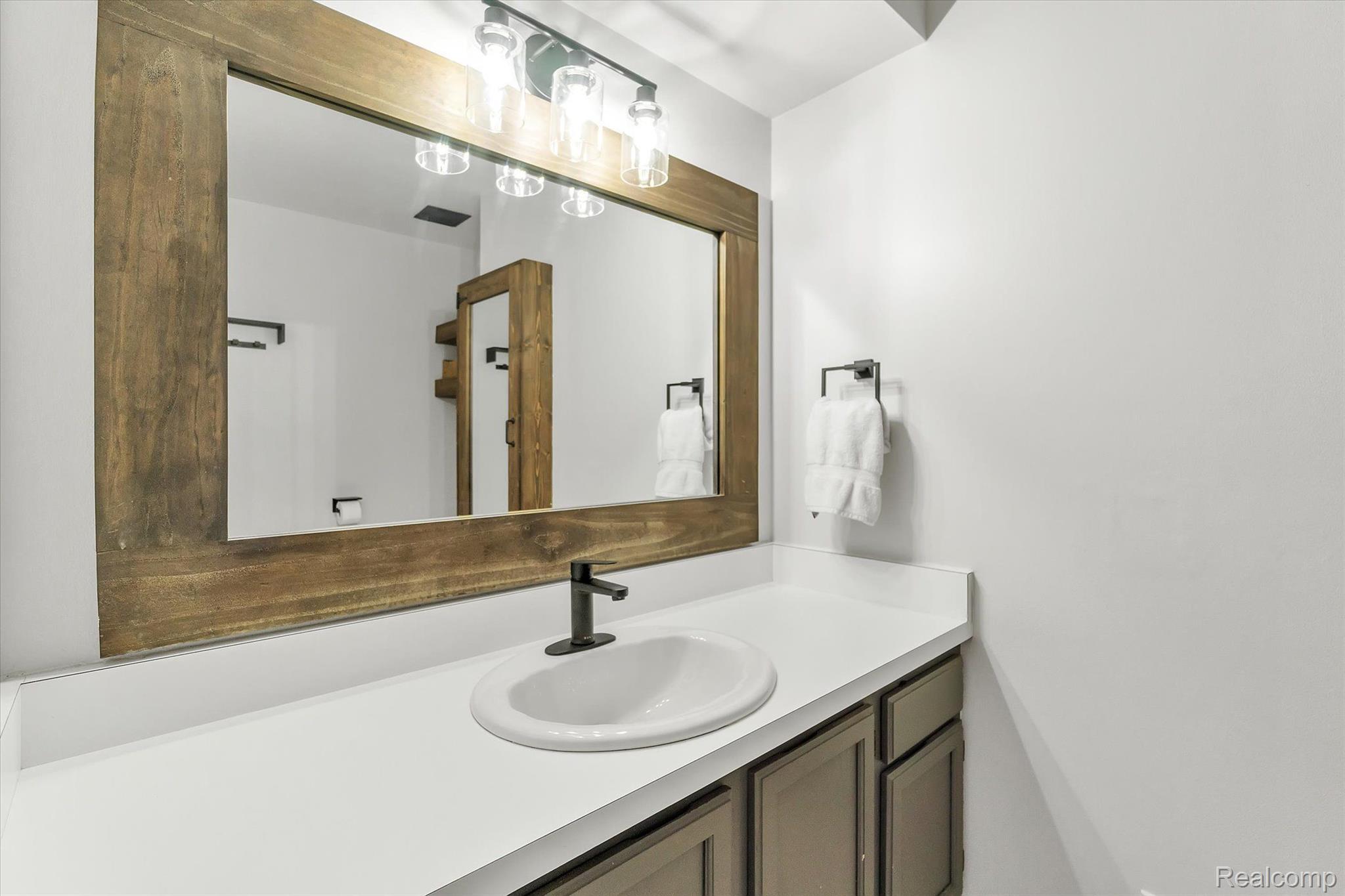 599 Ridge Road Walled Lake, MI 48390 - Photo 24 of 42 Gallery Image 24