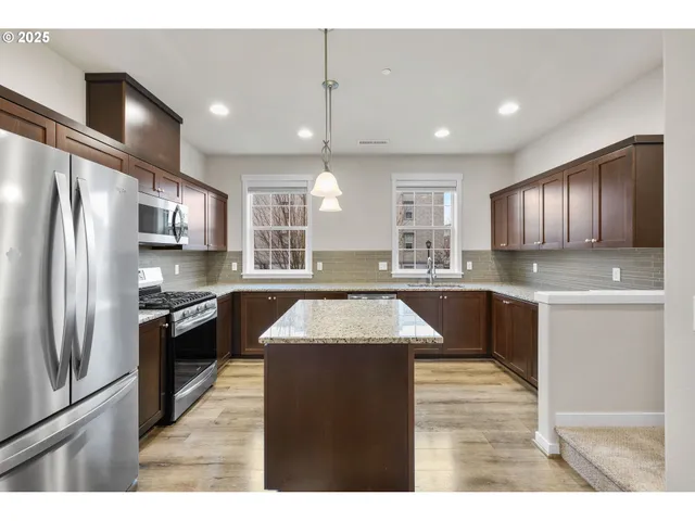 $389,900 | 28668 Southwest Paris Avenue, Wilsonville, OR 97070