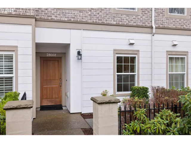 $389,900 | 28668 Southwest Paris Avenue, Wilsonville, OR 97070