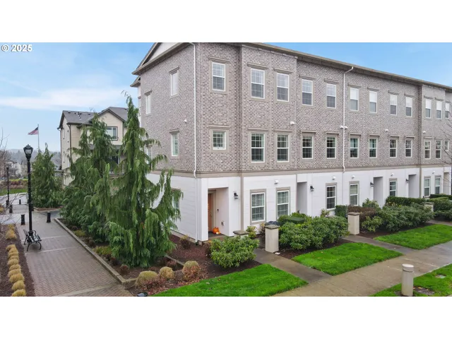 $389,900 | 28668 Southwest Paris Avenue, Wilsonville, OR 97070