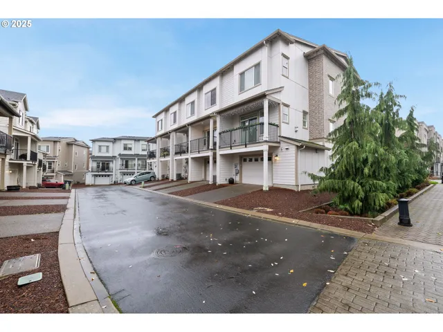 $389,900 | 28668 Southwest Paris Avenue, Wilsonville, OR 97070