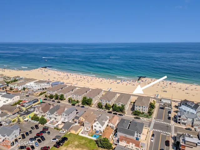 a view of lot of ocean