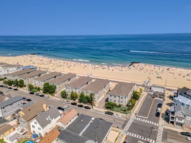 a view of city view and ocean view