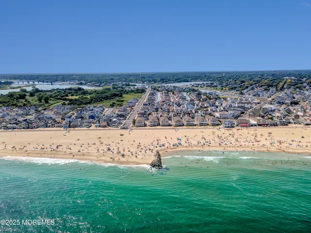 $3,200 | 239 Beach Front, Unit 1, Manasquan, NJ 08736
