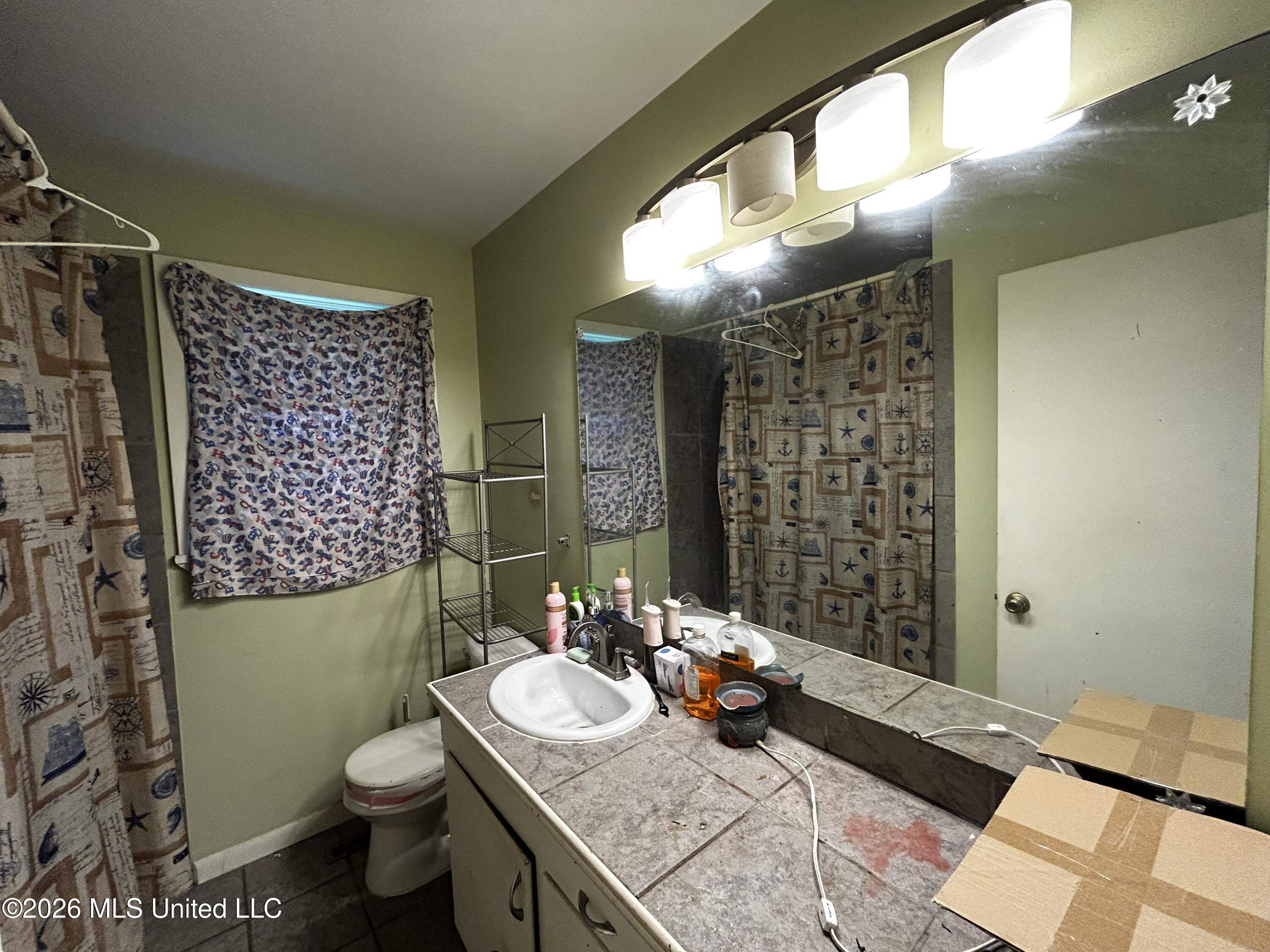 720 Colonial Circle Jackson, MS 39211 - Photo 13 of 25 Bathroom
