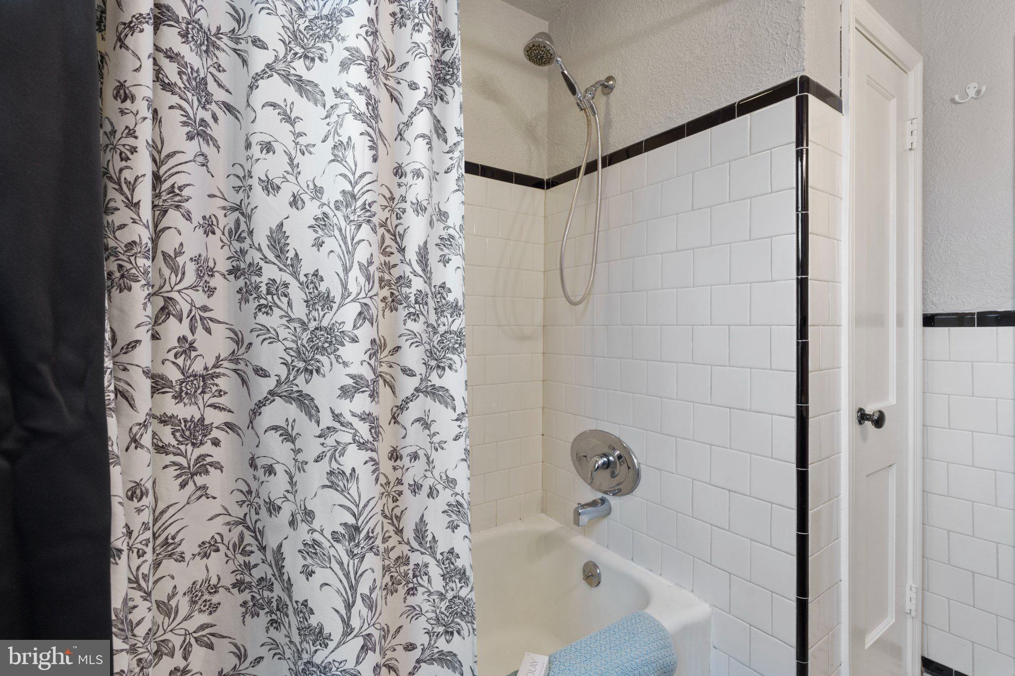 142 Regester Avenue Baltimore, MD 21212 - Photo 25 of 36 Charming bath with vintage tile accents.