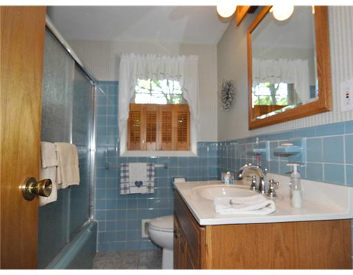 70 Walker Road Warwick, RI 02889 - Photo 17 of 20 Bathroom.