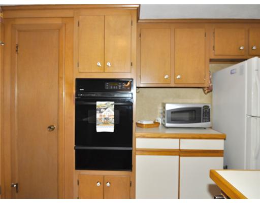 70 Walker Road Warwick, RI 02889 - Photo 7 of 20 Kitchen.