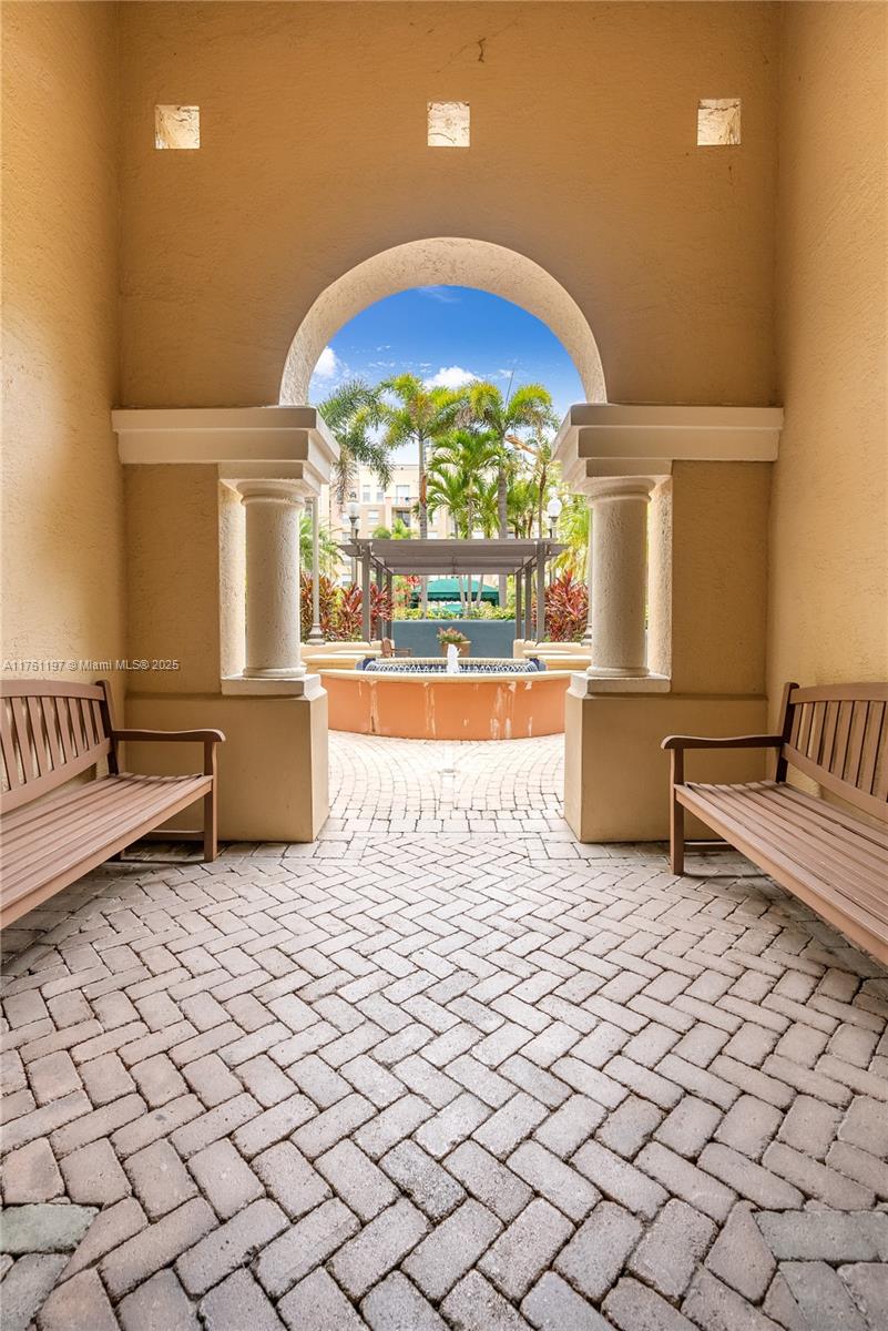 520 Southeast 5th Avenue, Unit 1507 Fort Lauderdale, FL 33301 - Photo 24 of 41 a view of a living room and bathroom