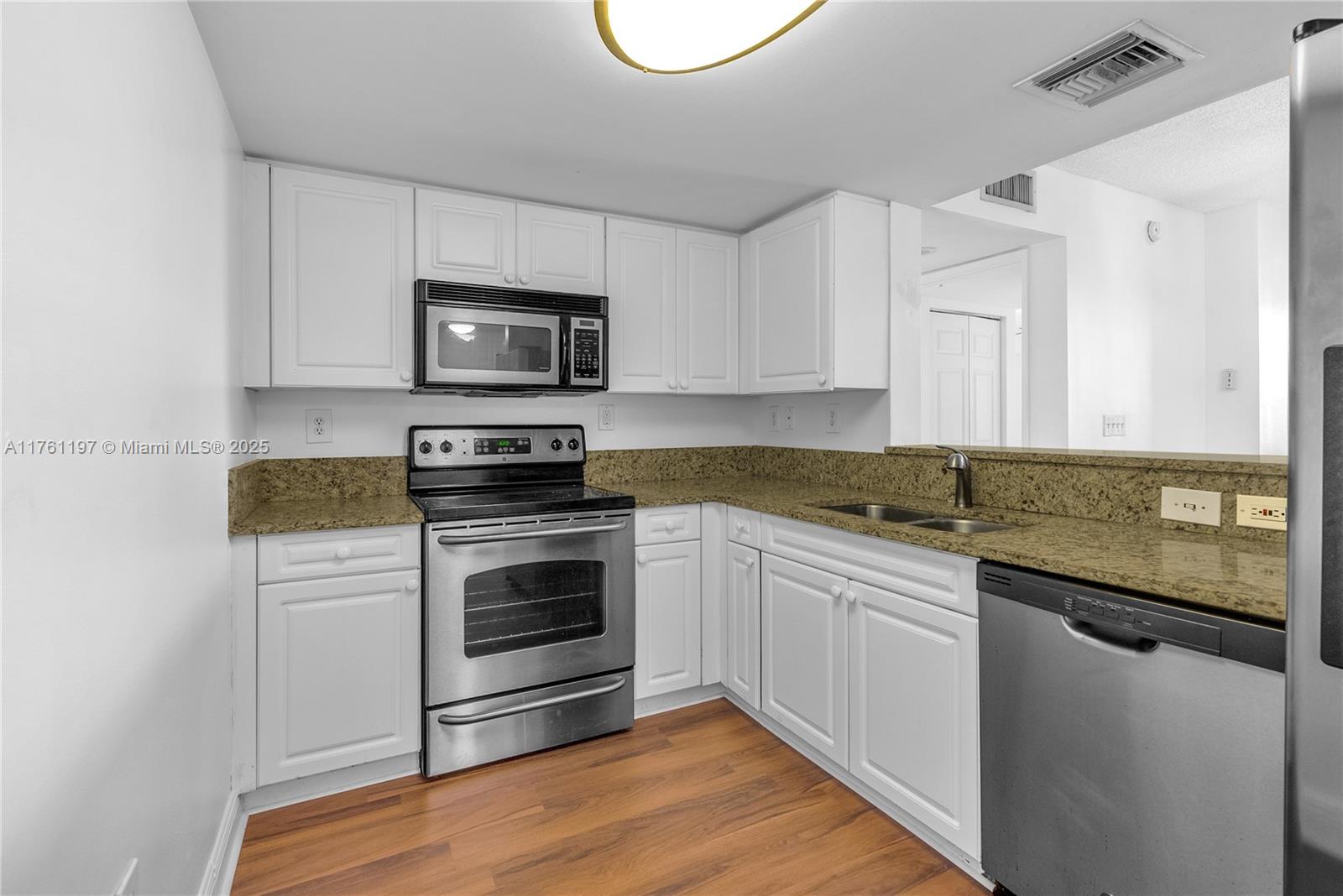 520 Southeast 5th Avenue, Unit 1507 Fort Lauderdale, FL 33301 - Photo 9 of 41 a kitchen with granite countertop a stove and a sink