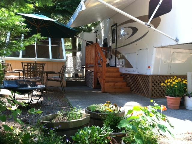 5th Wheel & bunk house