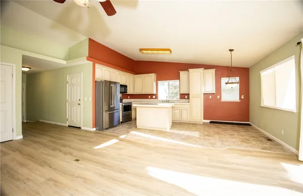 $2,200 | 15518 Little Peak Road, Hidden Valley Lake, CA 95467