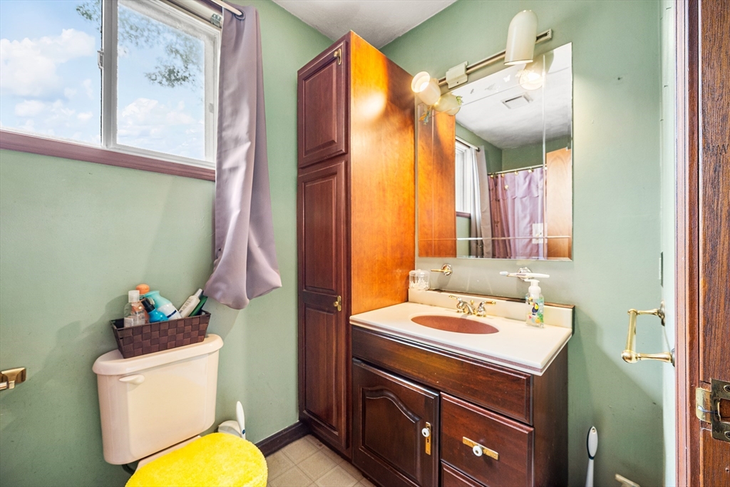 8 Myrtle Street Lynn, MA 01905 - Photo 23 of 36