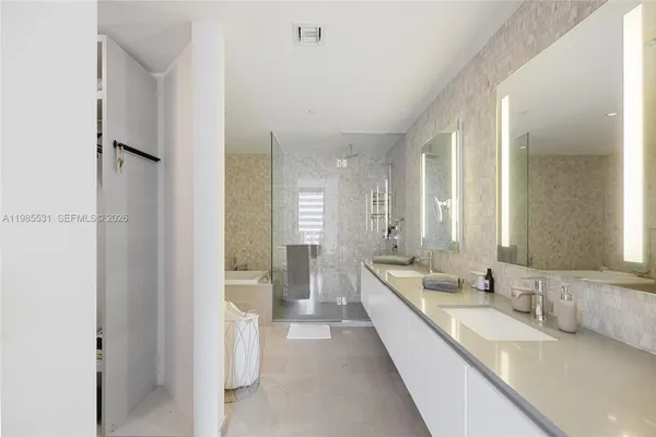 $1,200,000 | 88 Southwest 7th Street, Unit 1010, Miami, FL 33130