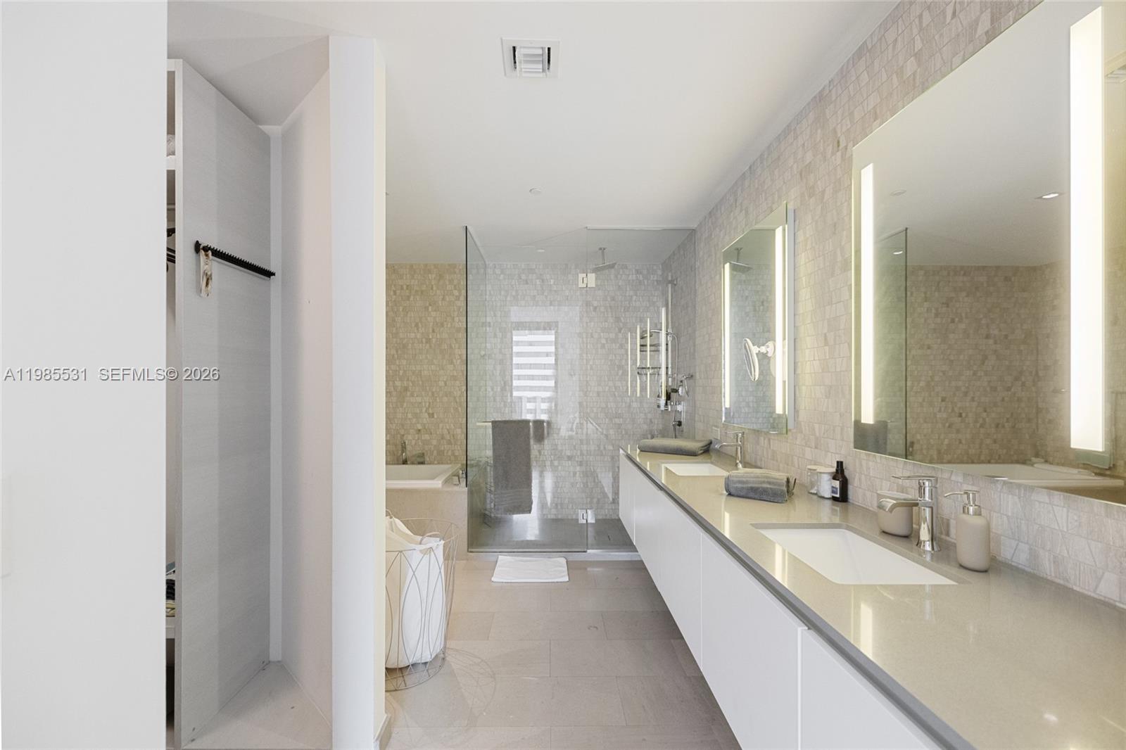 88 Southwest 7th Street, Unit 1010 Miami, FL 33130 - Photo 19 of 39