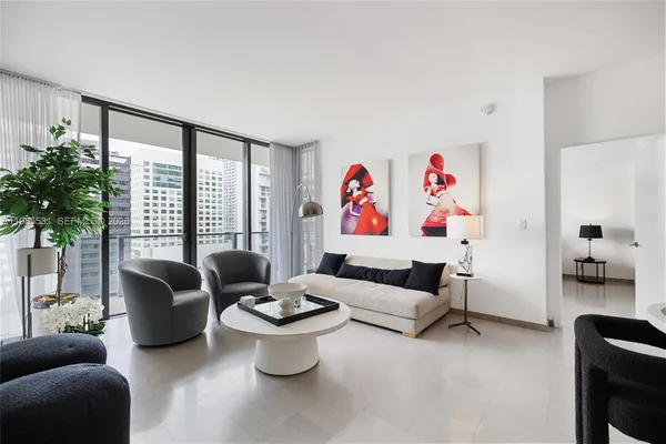 $1,200,000 | 88 Southwest 7th Street, Unit 1010, Miami, FL 33130