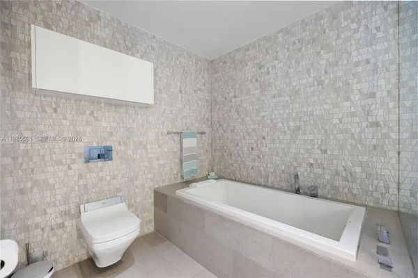 $1,200,000 | 88 Southwest 7th Street, Unit 1010, Miami, FL 33130