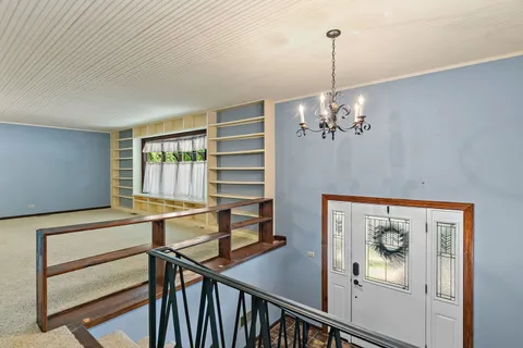 $405,000 | 2 Summit Avenue, East Dundee, IL 60118