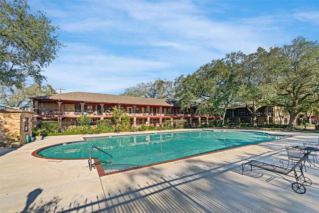 $132,900 | 5204 Arboles Drive, Unit L, Houston, TX 77035