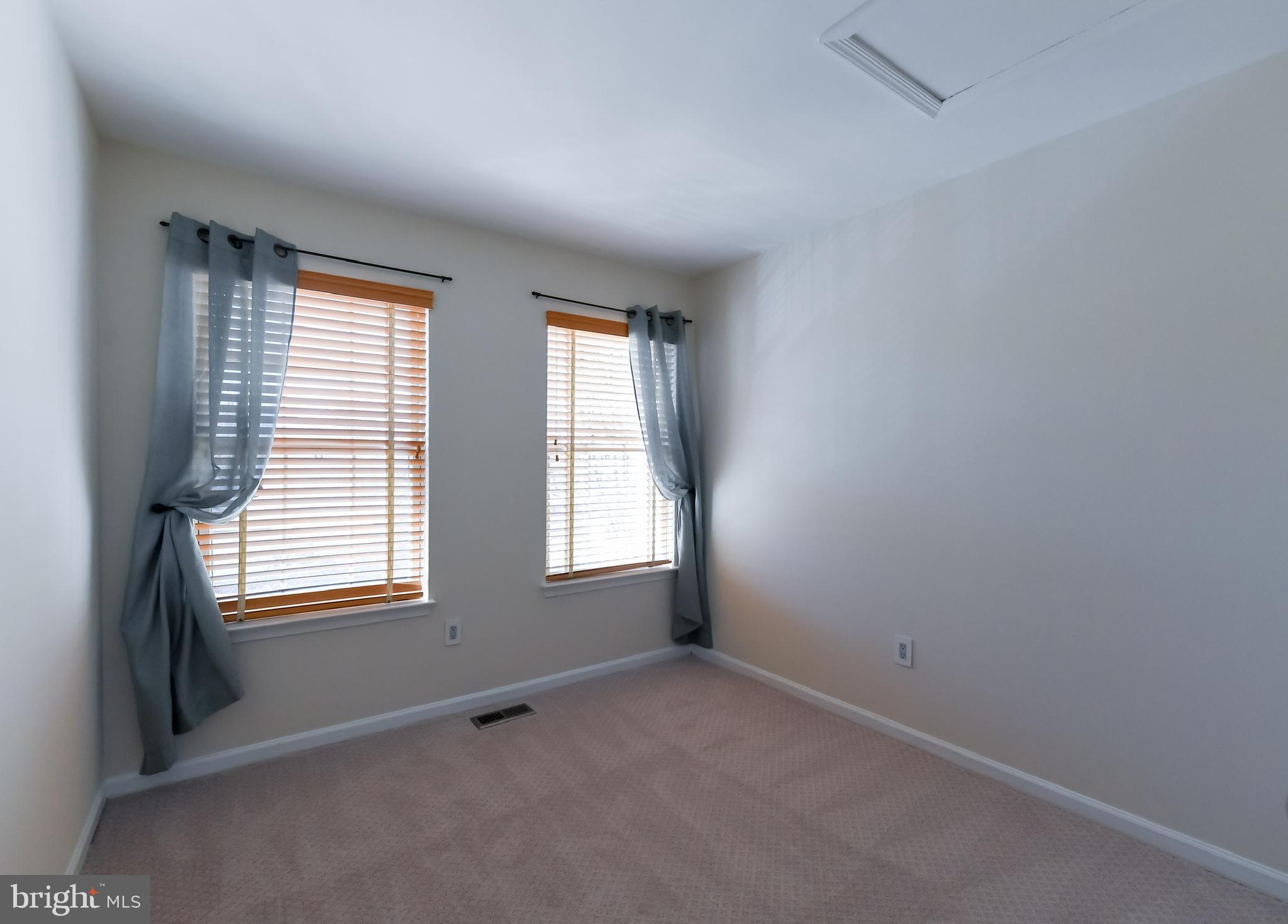 6417 McCoy Road Centreville, VA 20121 - Photo 21 of 35 3rd Bedroom