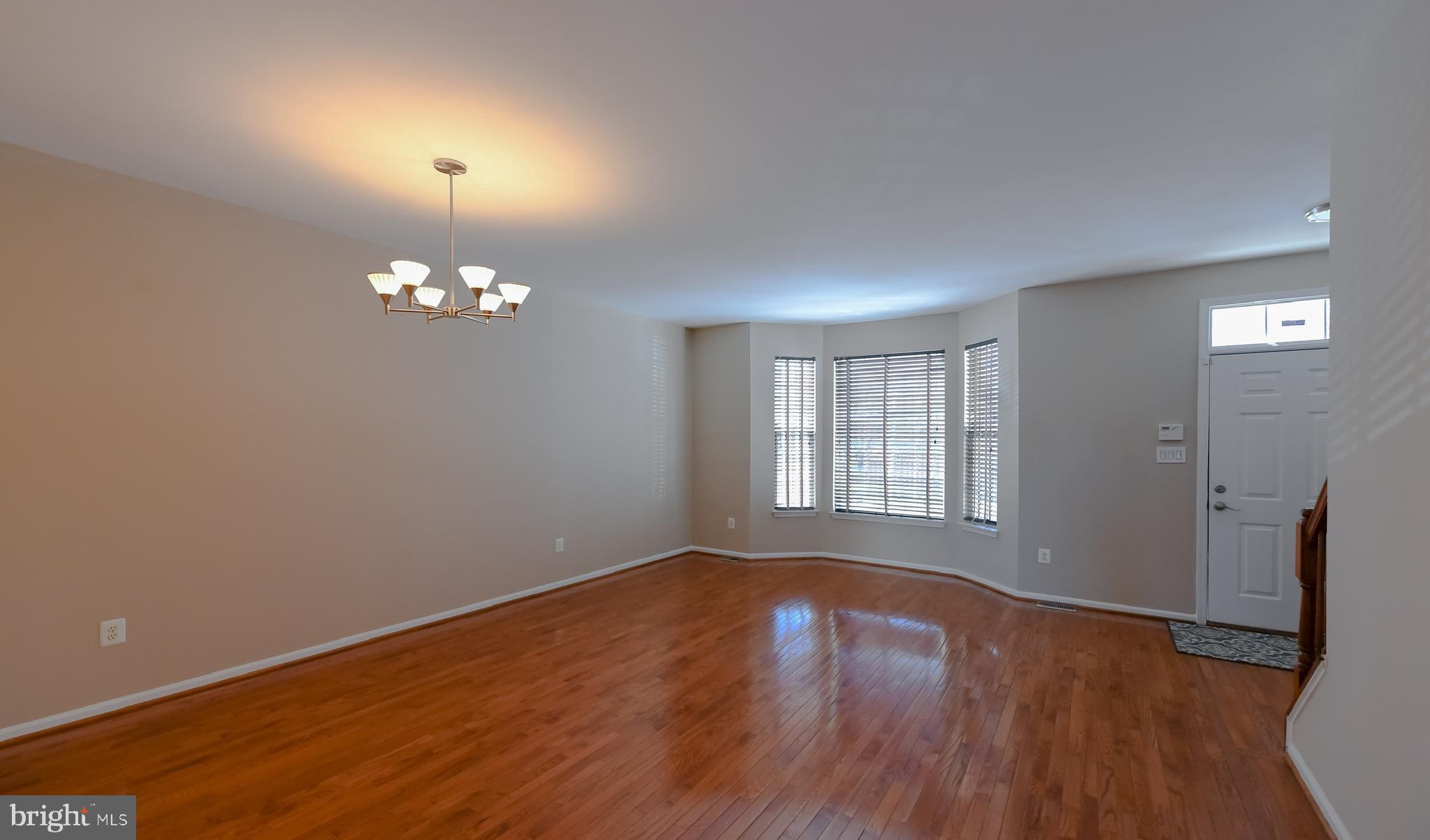 6417 McCoy Road Centreville, VA 20121 - Photo 4 of 35 Living Room