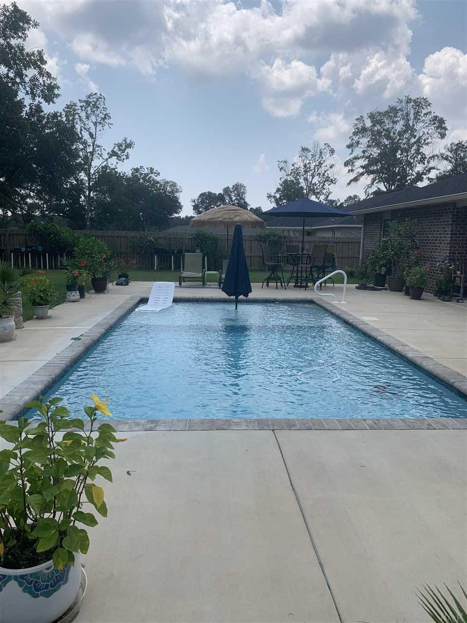 Gunite, salt water designed by Gulf Breeze Pools