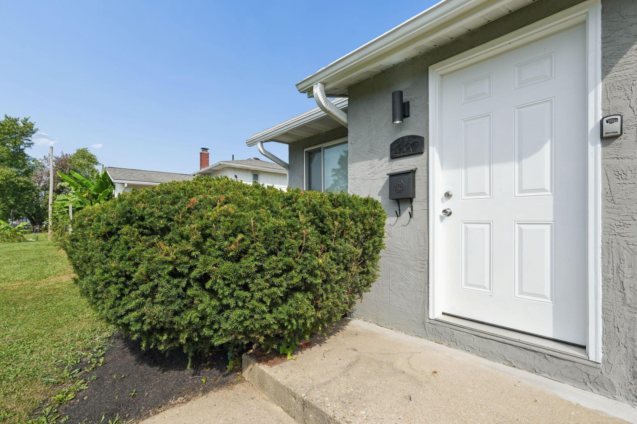 990 Reeb Avenue Columbus, OH 43207 - Photo 5 of 30 6-web-or-mls-990-reeb-ave