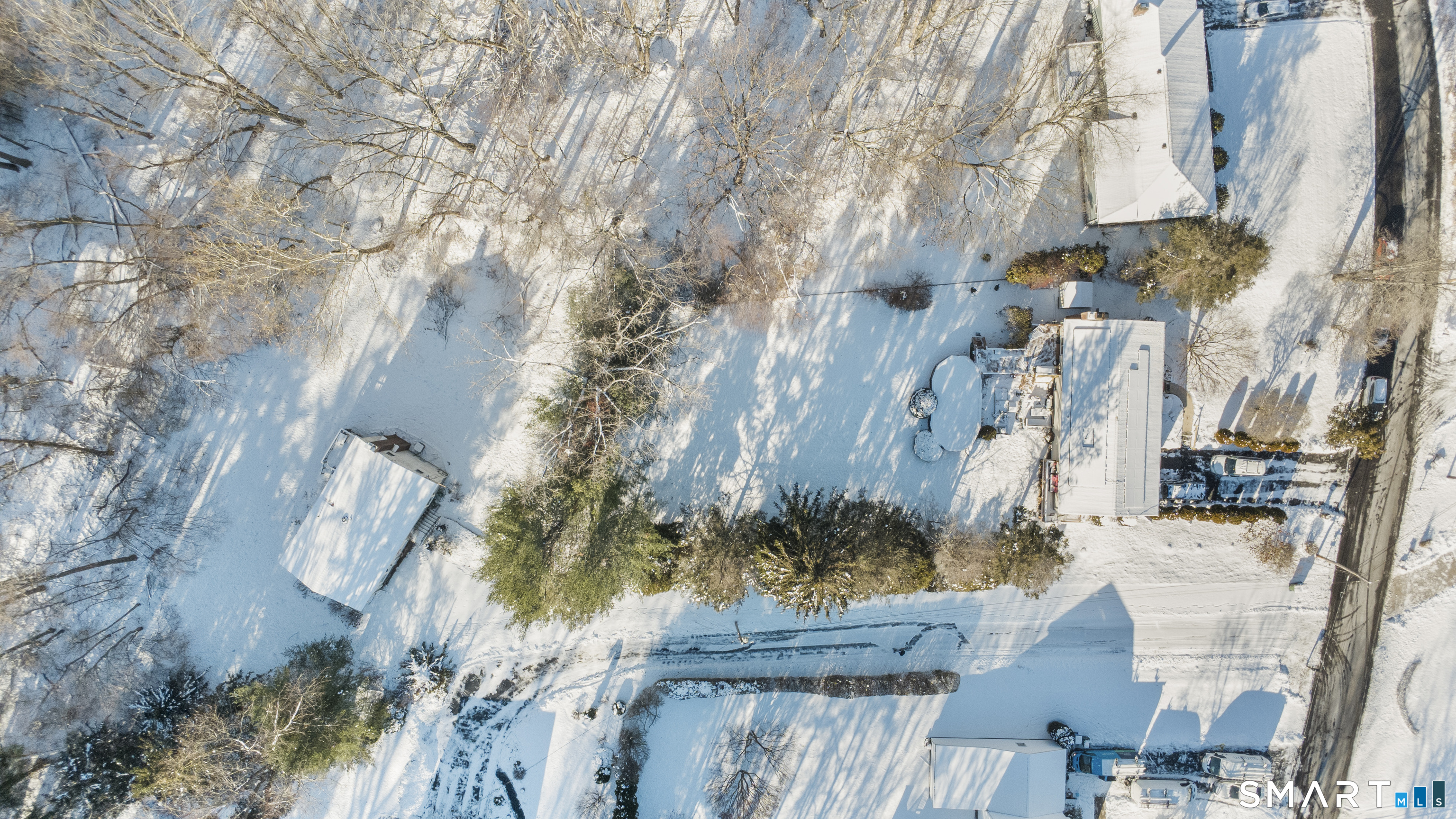 52 Laura Road Hamden, CT 06514 - Photo 34 of 35 an aerial view of residential houses with outdoor space