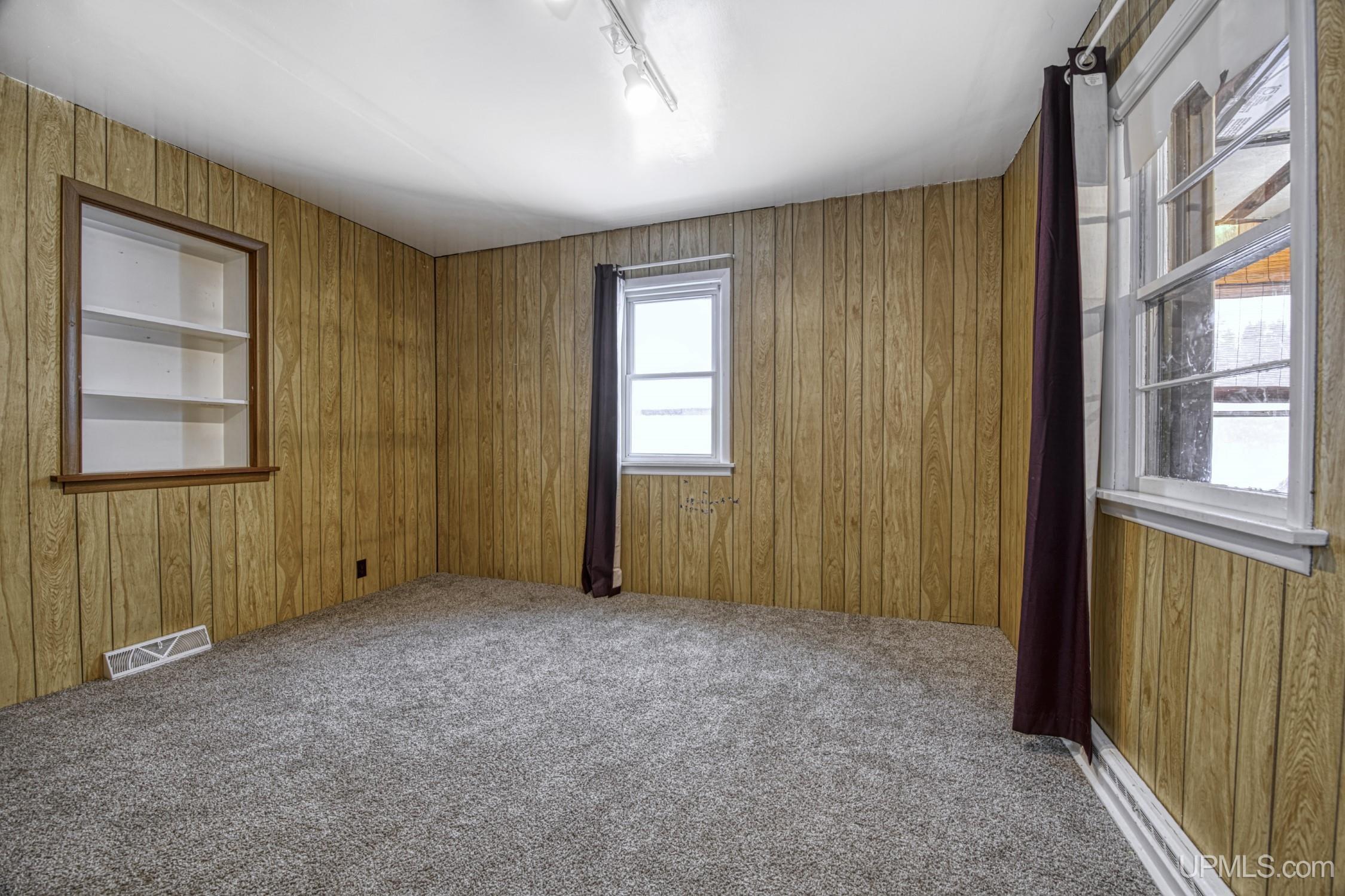 2011 River Drive Niagara, WI 54151 - Photo 11 of 28 Gallery Image 11