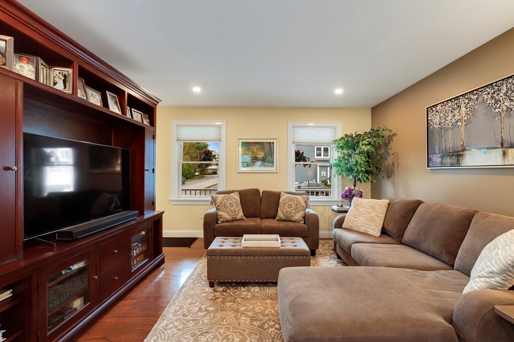 118 Evelyn Road Needham, MA 02494 - Photo 9 of 41