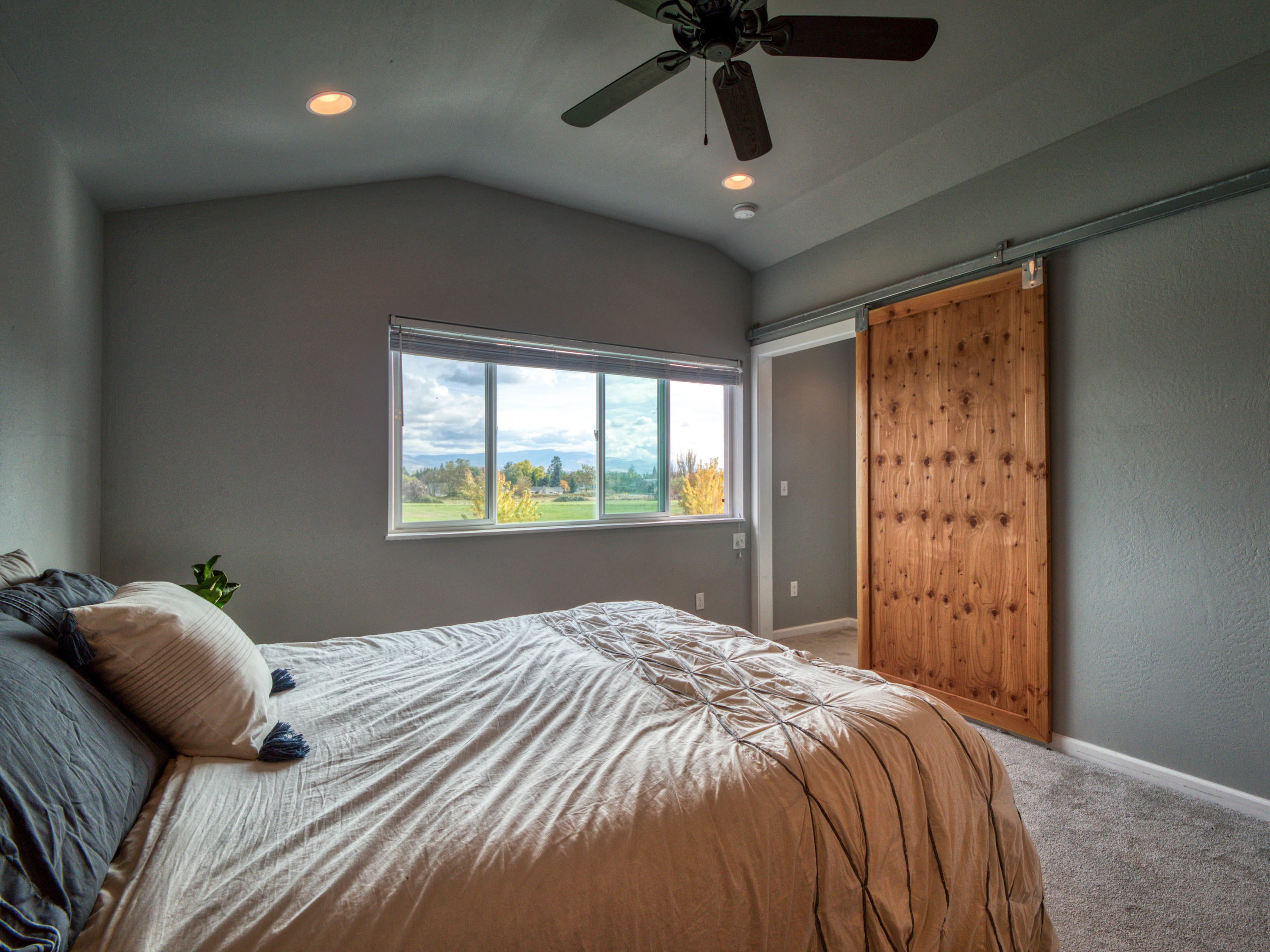 3286 New Ray Road Central Point, OR 97502 - Photo 12 of 25 Master 3