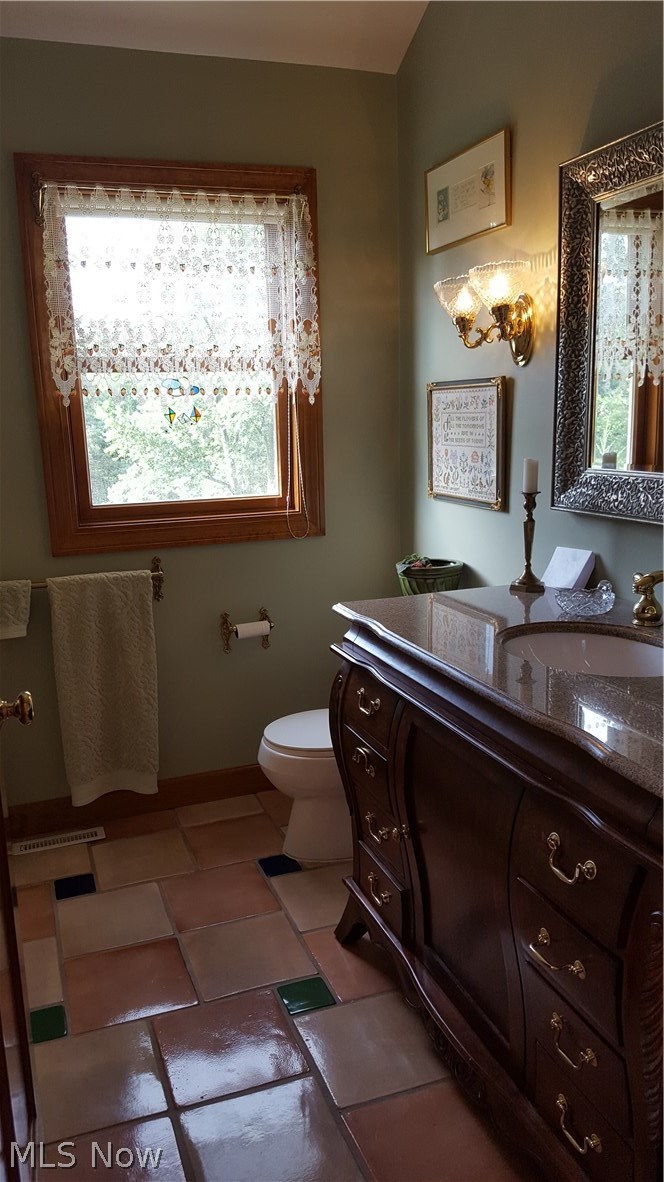 31350 Pinetree Road Cleveland, OH 44124 - Photo 26 of 33 Upstairs hall bath