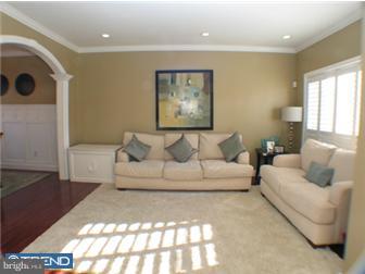 55 Windingbrook Road Bordentown, NJ 08505 - Photo 2 of 12 Living Room