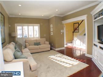 55 Windingbrook Road Bordentown, NJ 08505 - Photo 3 of 12 Living Room