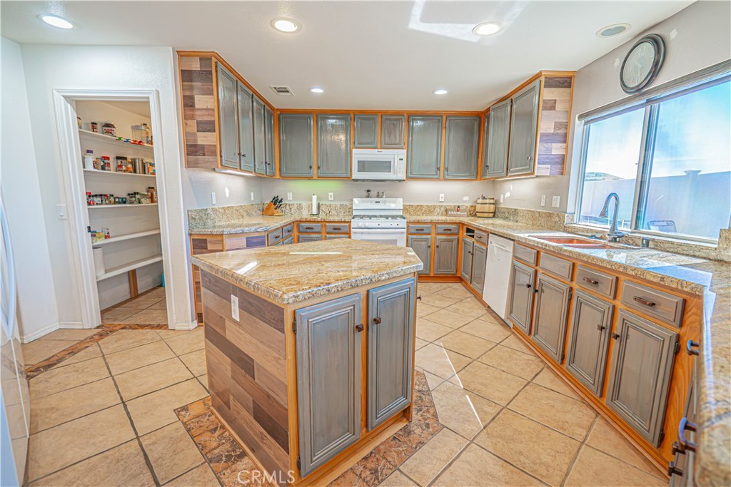 32628 Ridge Top Lane Castaic, CA 91384 - Photo 22 of 57 Gallery Image 22