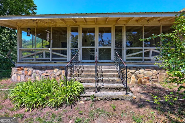 a view of a backyard with a small cabin